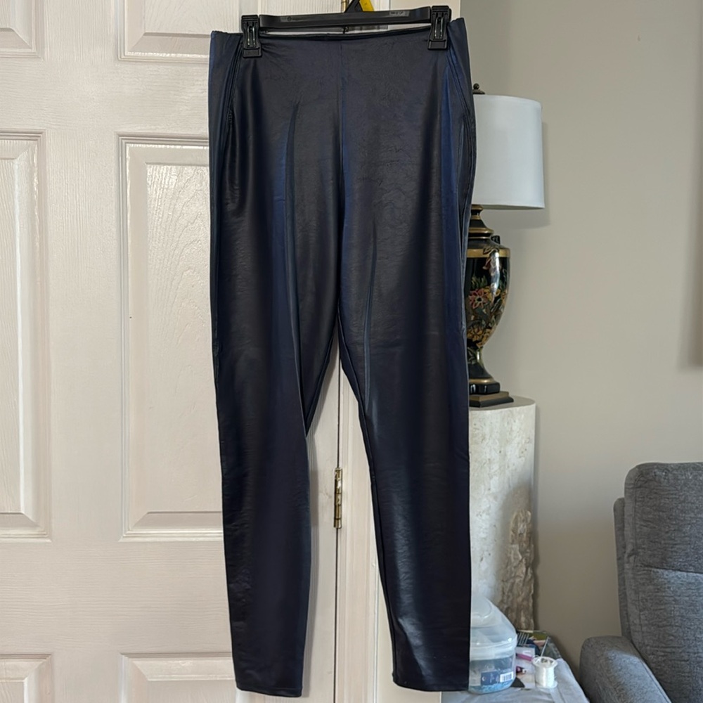 Lysse dark navy blue stretch pants.